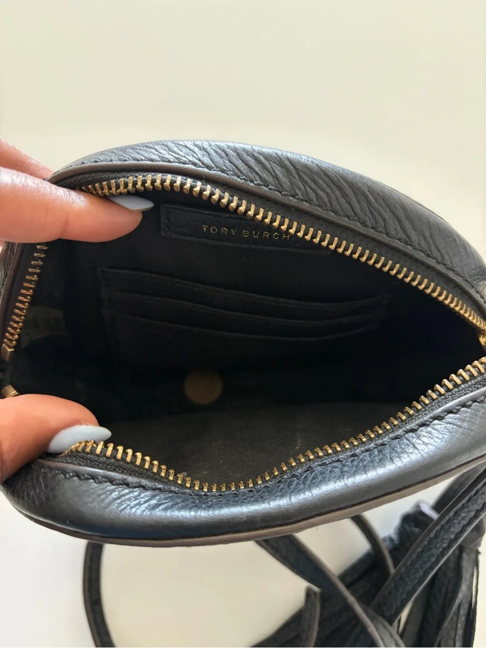 Tory Burch Black Pebbled Leather Oval purse with Tassel - Picture 5 of 7